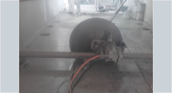 Teilungsschnitt in Stahlbetondecke für Deckenausschnitt