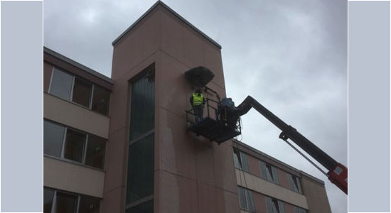 Wandausschnitt für neues Fenster mittels Wandsäge in 10m Arbeitshöhe