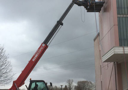 Wandausschnitt für neues Fenster mittels Wandsäge in 10m Arbeitshöhe