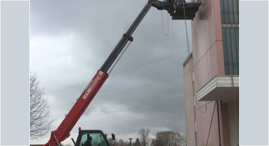 Wandausschnitt für neues Fenster mittels Wandsäge in 10m Arbeitshöhe