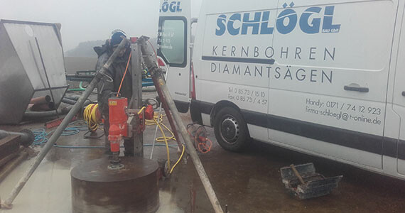 Kernbohrung Ø 800 mm in Güllegrube für neues Rührwerk Kernbohrung Ø 800 mm in Güllegrube für neues Rührwerk