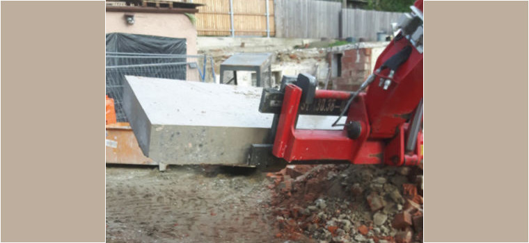 Abtransport von Betonblock