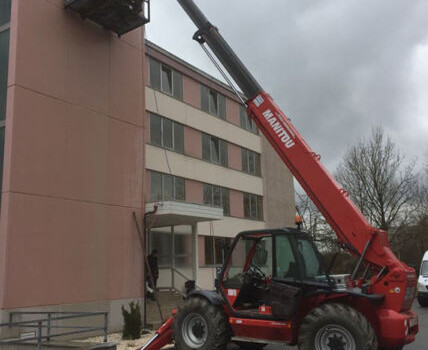 Teleskoplader mit Arbeitsbühne